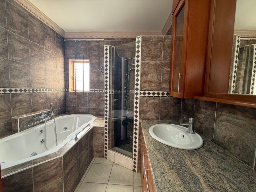 5 Bedroom Property for Sale in Birdwood Estate North West